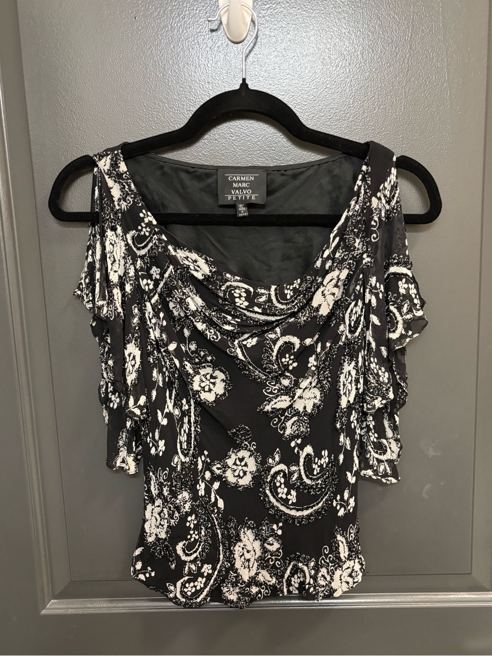 Carmen Marc Valvo Black and White Paisley Cold-Shoulder Blouse